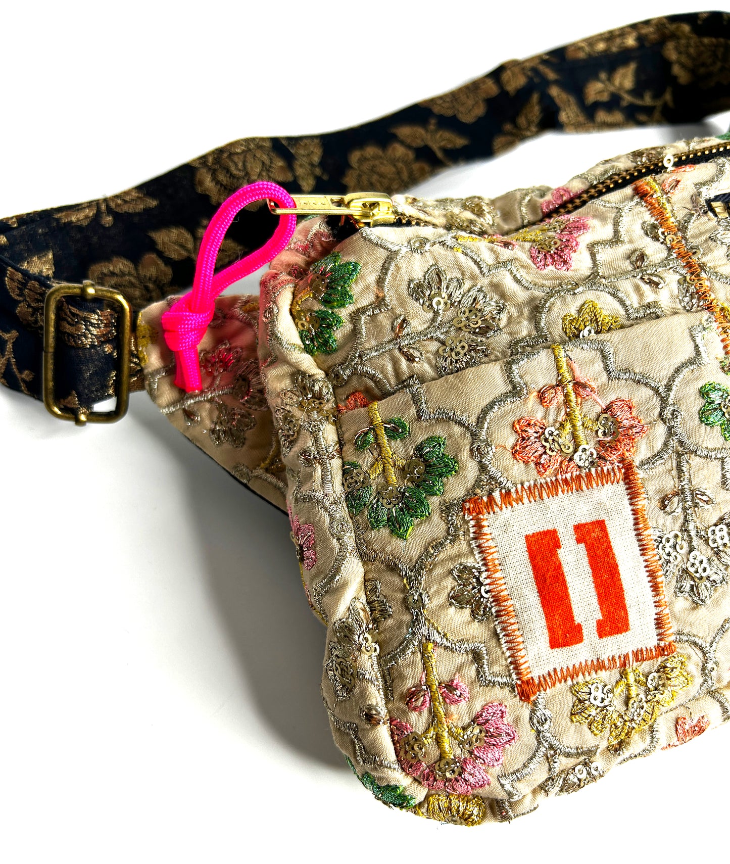 On-the-go Pack Mix Embroidery, Black Brocade Strap