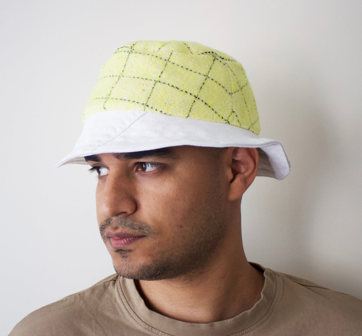 Clueless Remix Bucket Hat (white)